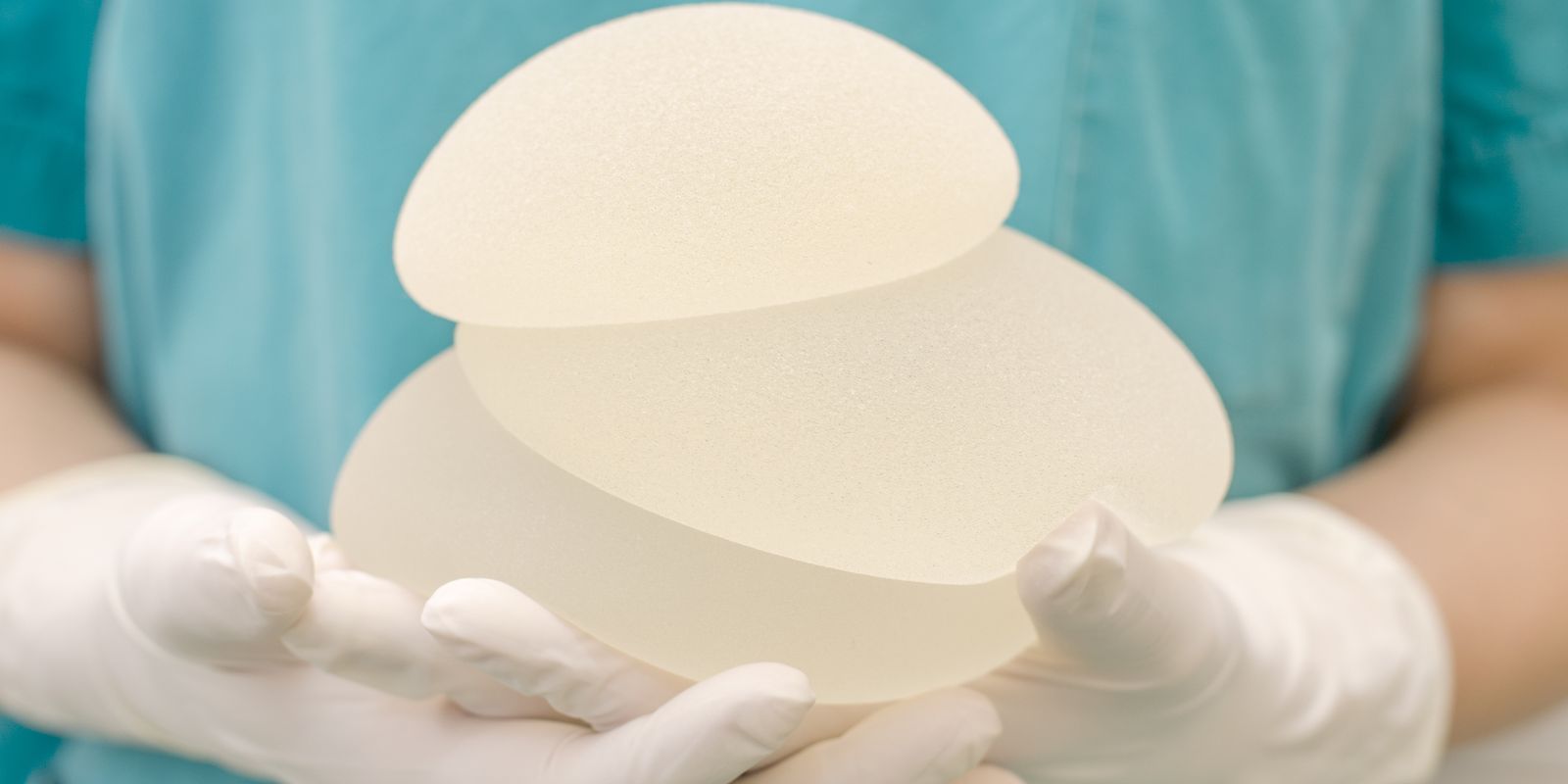 Confira diversas coisas que você precisa saber sobre a prótese de mamas antes de realizar o procedimento! Confira diversas coisas que você precisa saber sobre a prótese de mamas antes de realizar o procedimento!