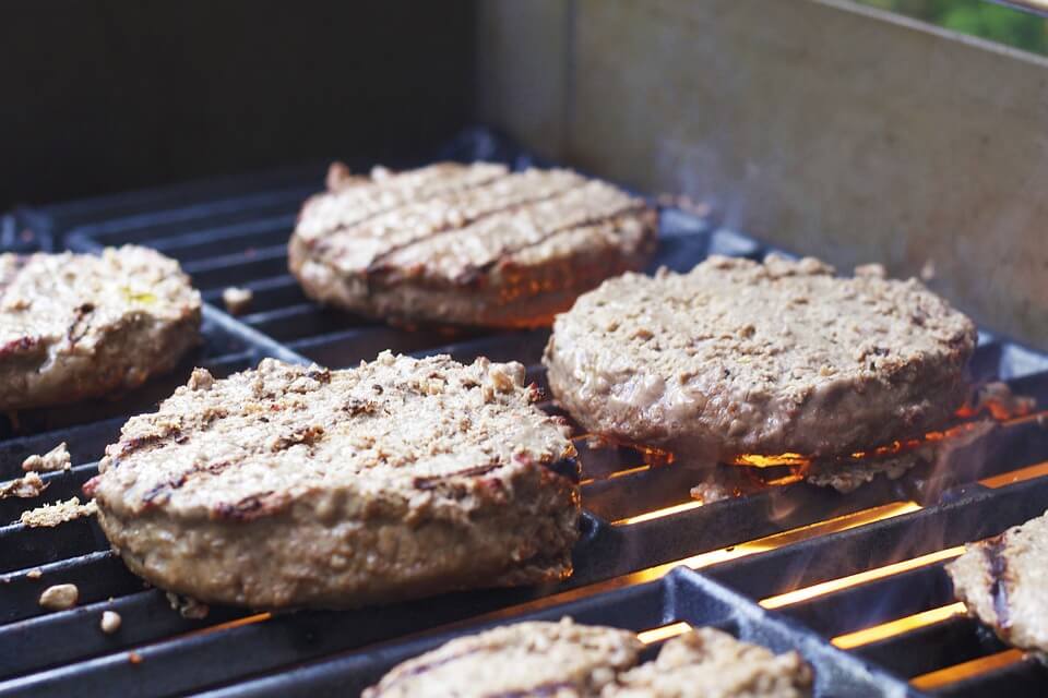 Principais alimentos prejudiciais à saúde da pele! alimento prejudicial para pele feminina