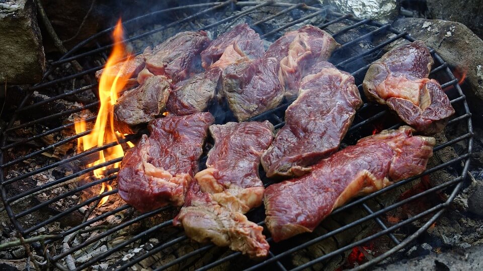 Alimentos gordurosos, como churrasco, dificultam na cicatrização pós-cirurgia churrasco