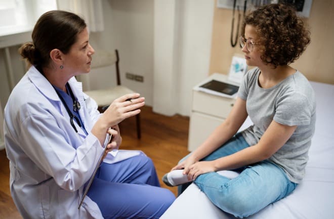 Entenda a cirurgia de redução de mamas na adolescência