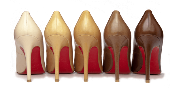 Sapatos cor nude com vários tons em referencia ao tom de pele