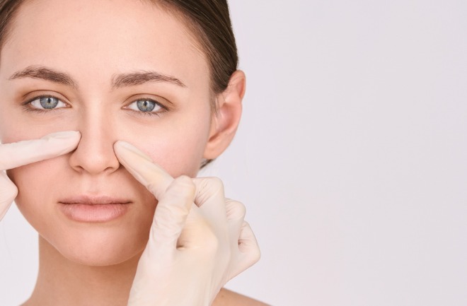 saiba quais são os fatorees que afetam no resultado da rinoplastia mulher com altas expectativas para realização de rinoplastia